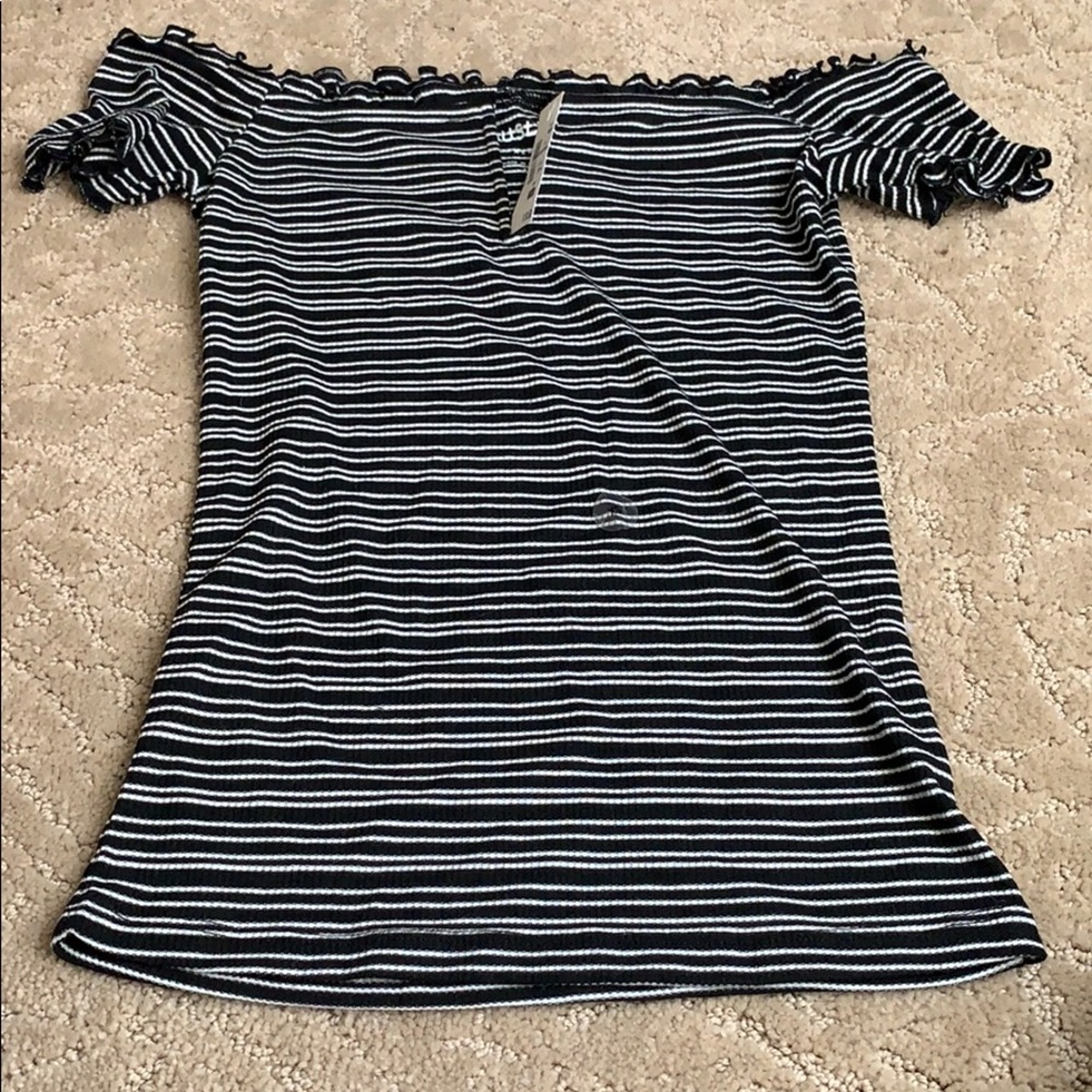 black and white off the shoulder (aeropostale; xs)